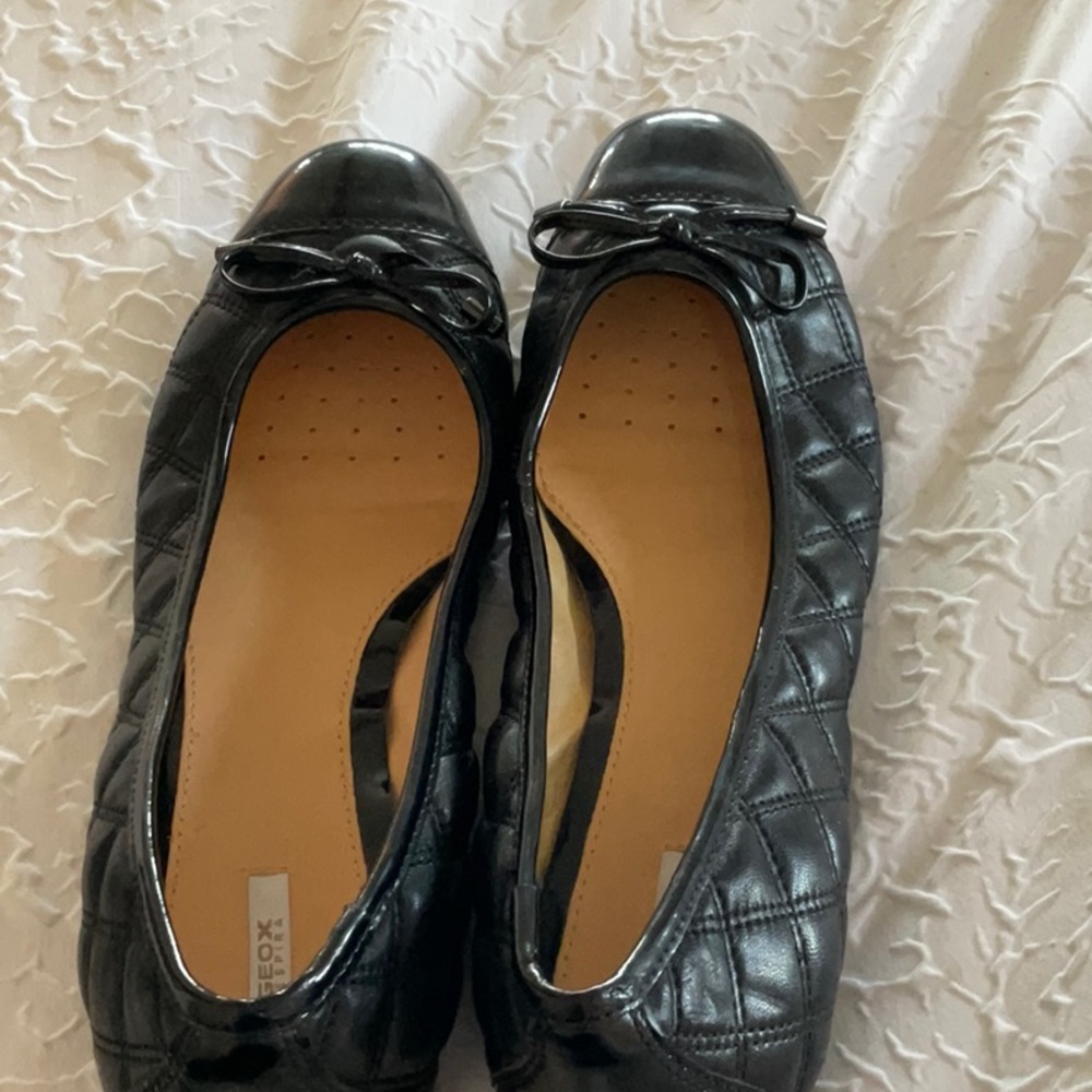 GEOX RESPIRA QUILTED BLACK BALLERINA FLATS SHOWS 8.5, patent toes and heel, bows